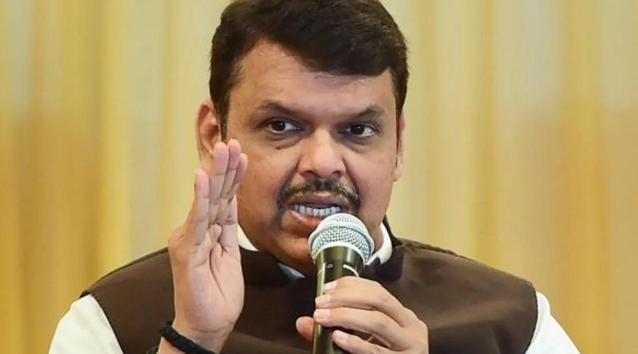 Action against 6 people including 'that' lawyer who filed a case against Fadnavis, know the actual case