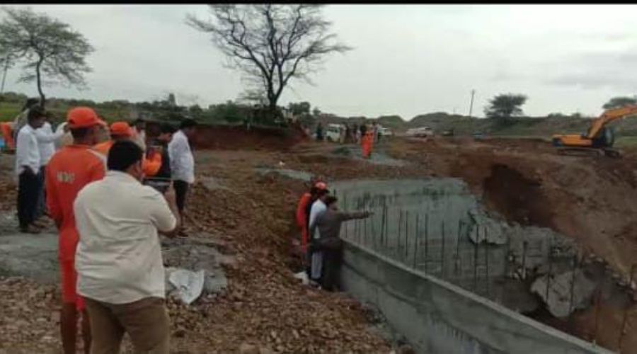 The bodies of 'those' three workers trapped in the well were found, the investigation of one continues