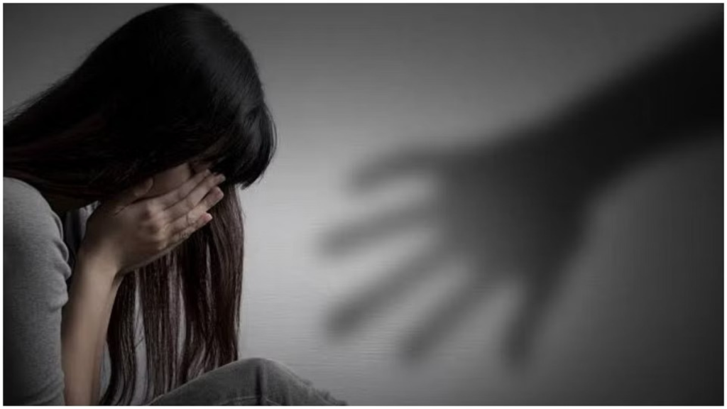 Shocking! Unwanted act of doctor with young woman in the name of treatment