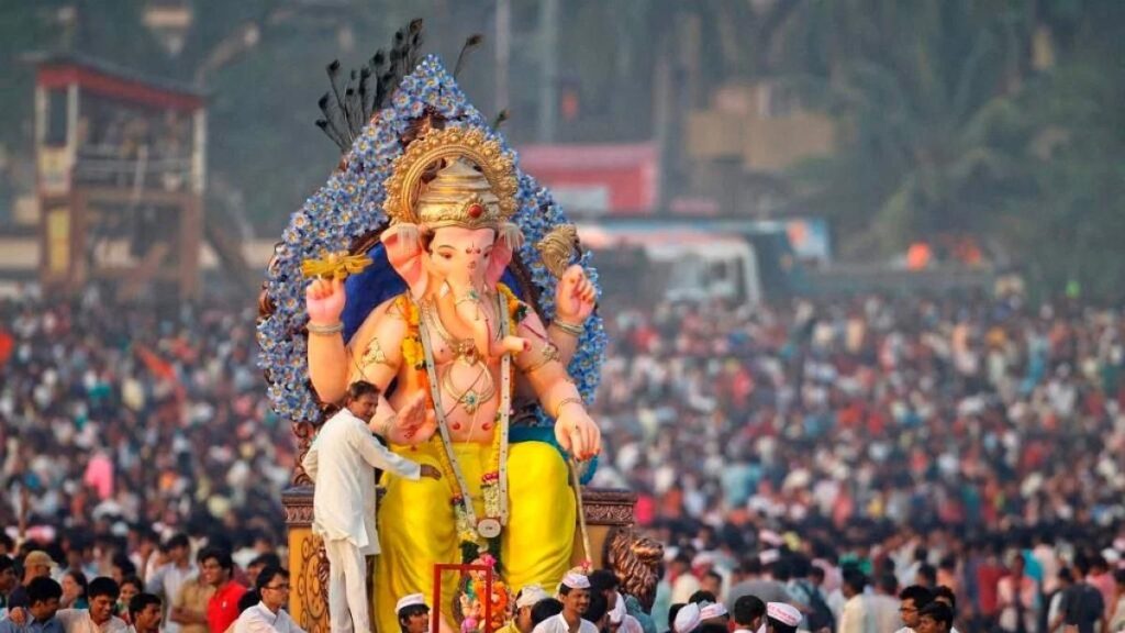 Tears in the eyes of Ganesha idol, huge crowd of devotees